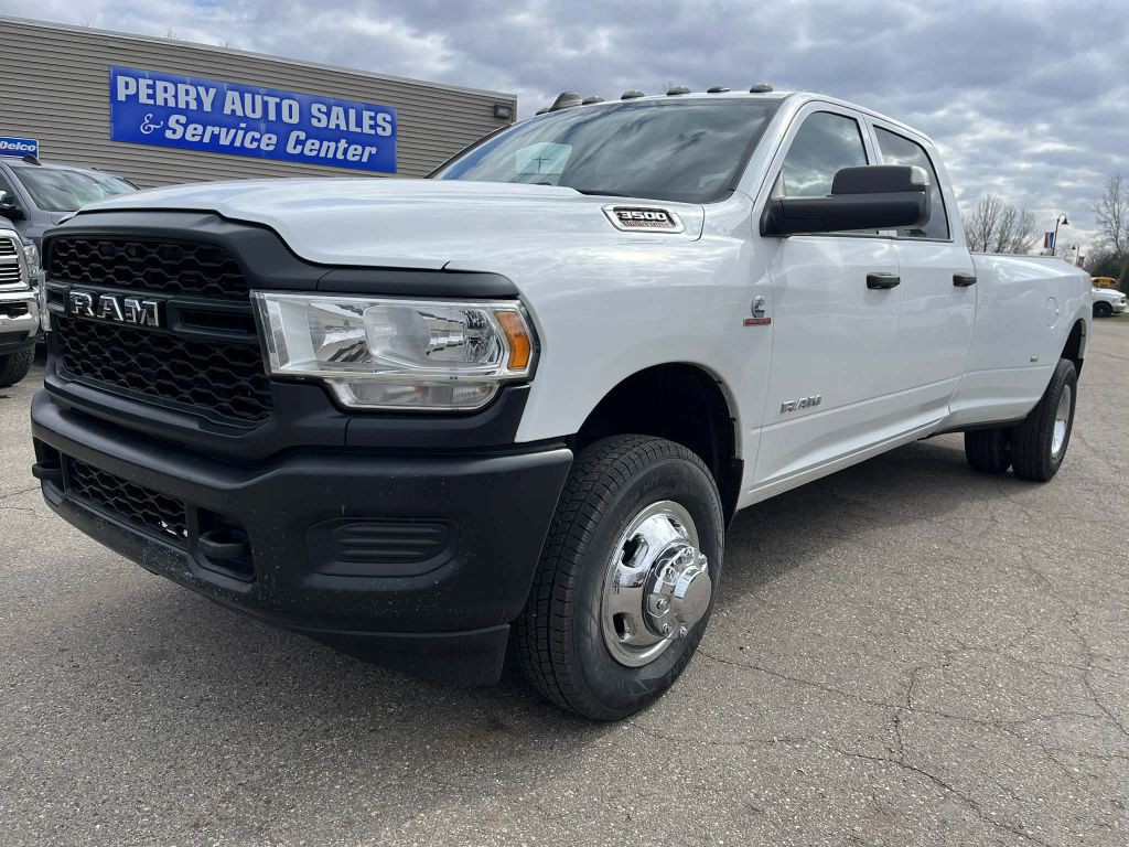 2022 RAM 3500 Image 2