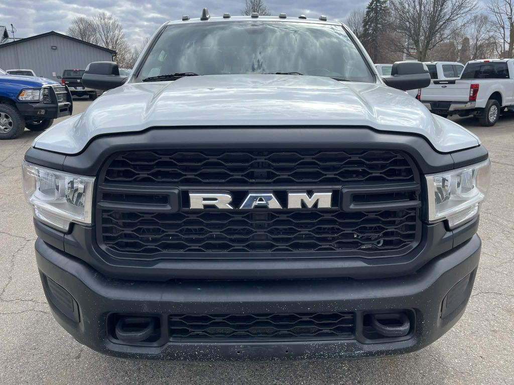 2022 RAM 3500 Image 3