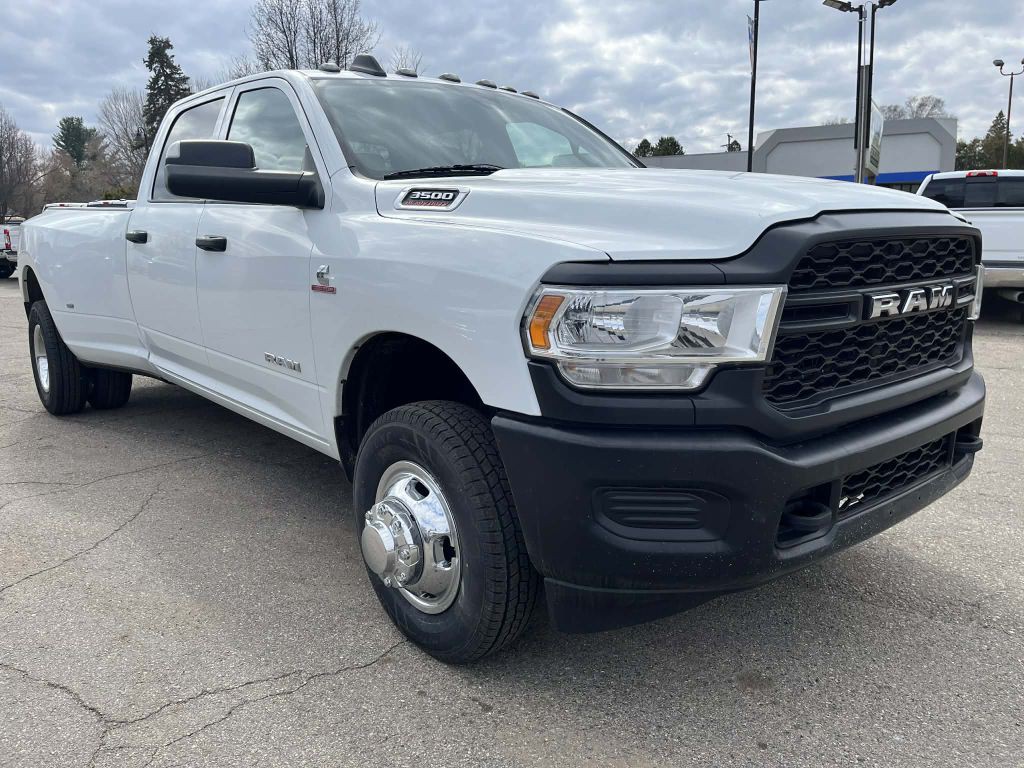 2022 RAM 3500 Image 4