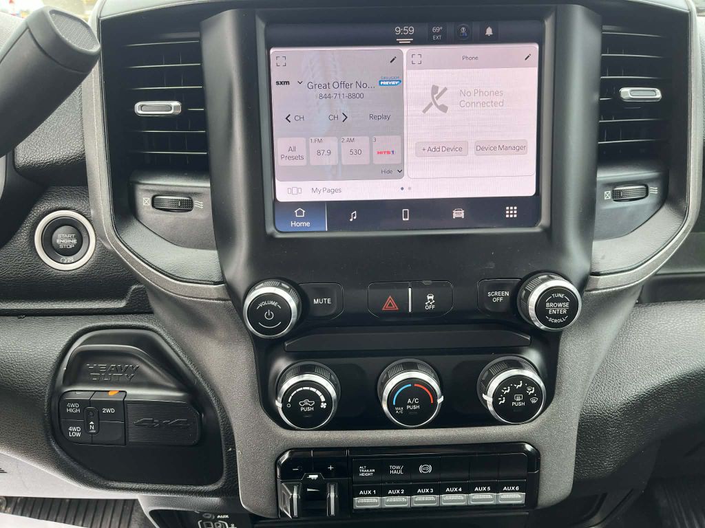 2022 RAM 3500 Image 21