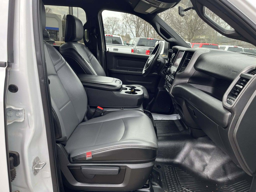 2022 RAM 3500 Image 28