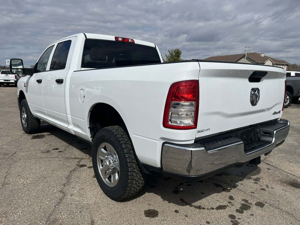 2023 RAM 3500 Image 9