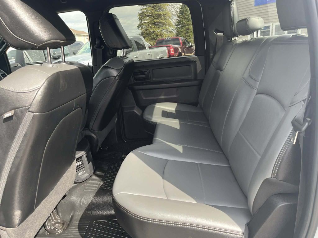 2023 RAM 3500 Image 24