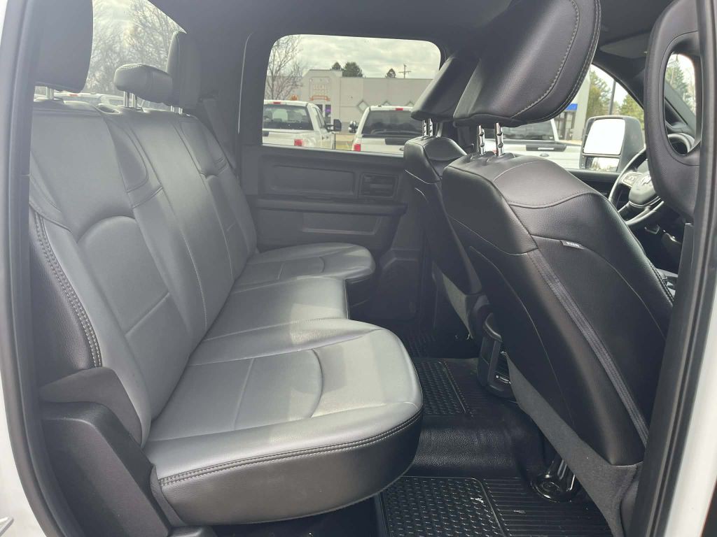 2023 RAM 3500 Image 25