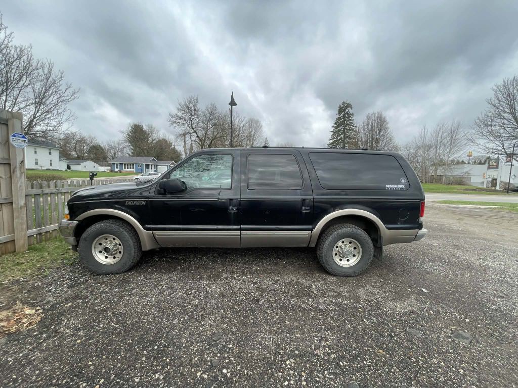 2002 Ford Excursion Image 1