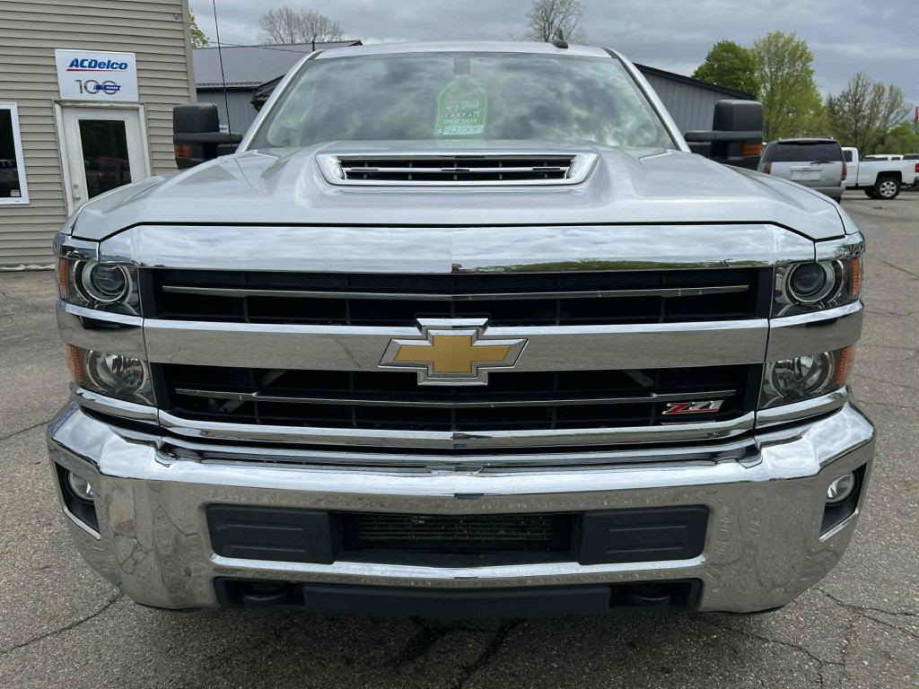 2019 Chevrolet Silverado 1500 Image 3