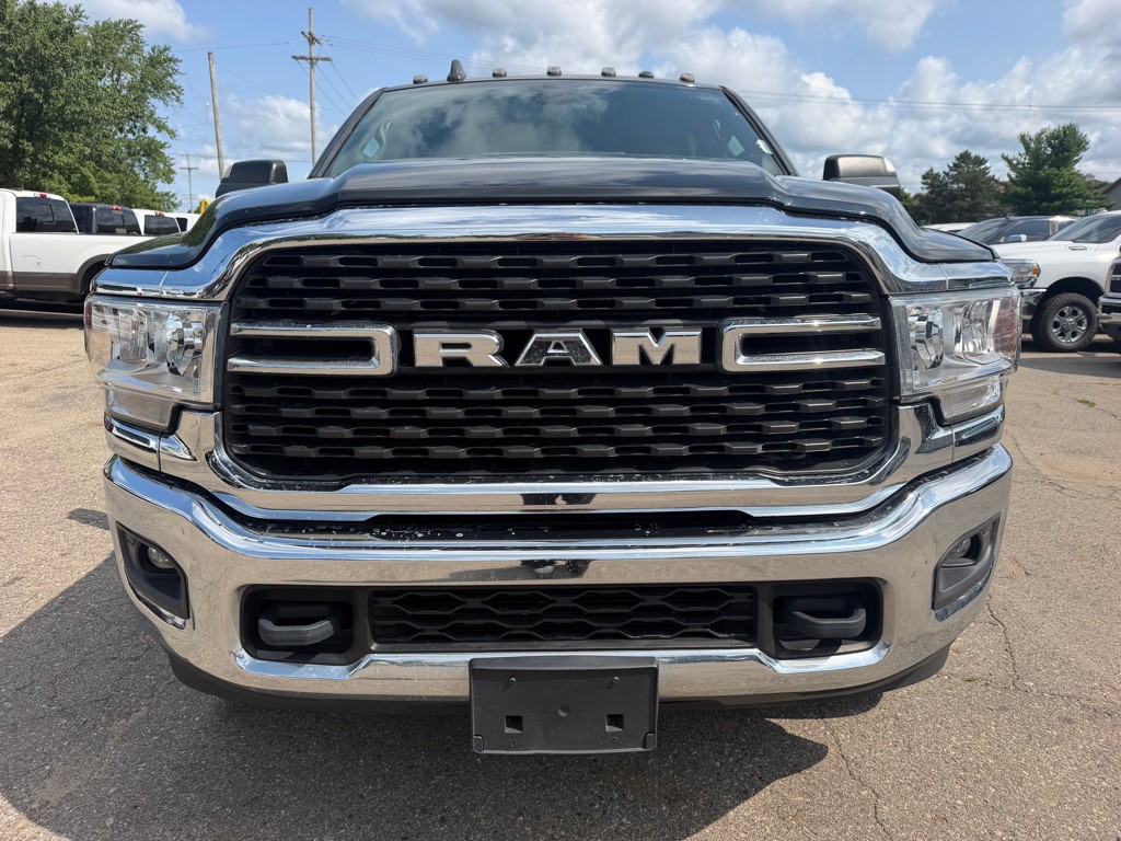 2022 RAM 3500 Image 3