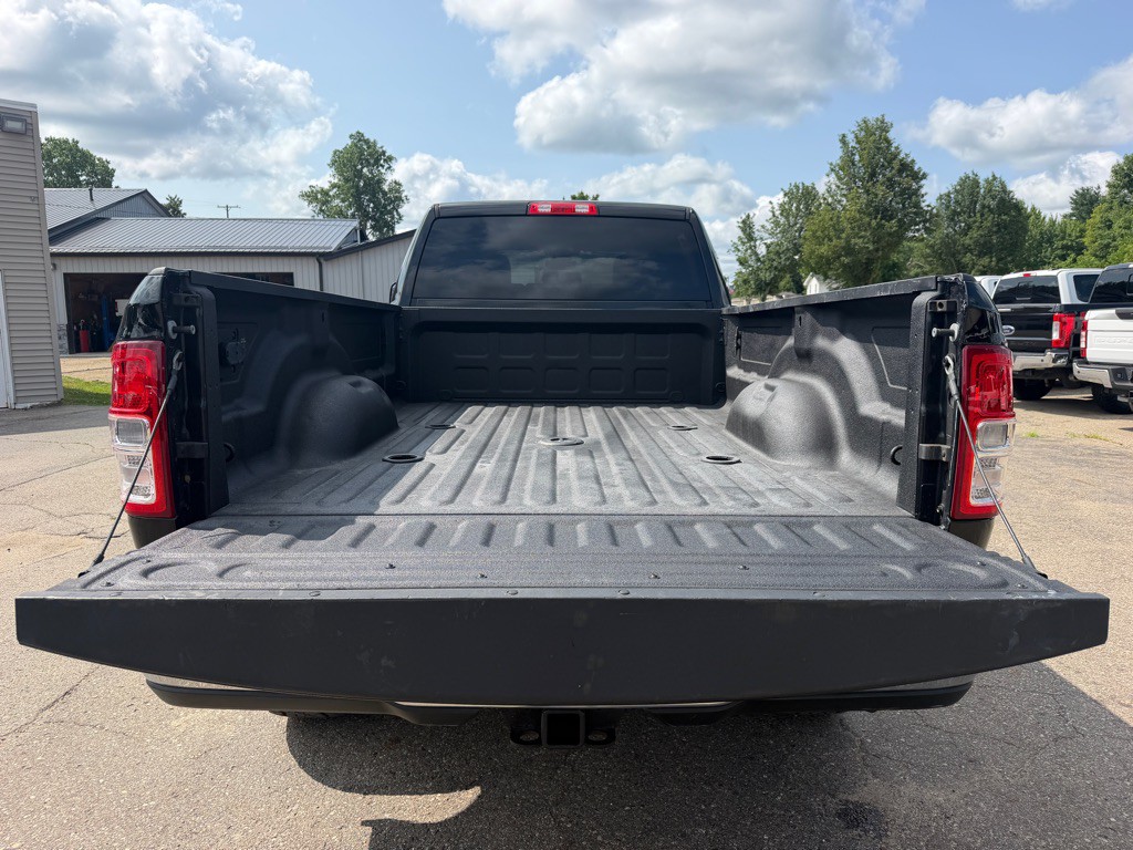 2022 RAM 3500 Image 8