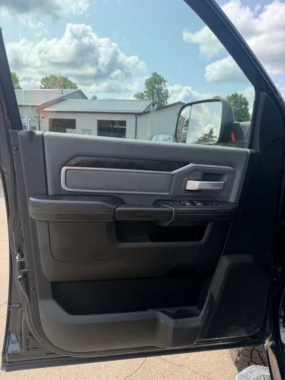 2022 RAM 3500 Image 12