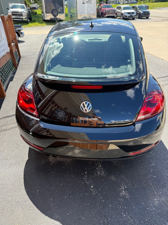 2018 Volkswagen Beetle Image 3