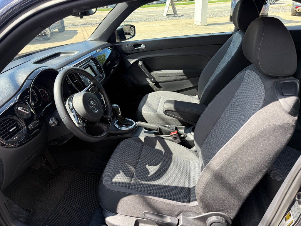 2018 Volkswagen Beetle Image 5