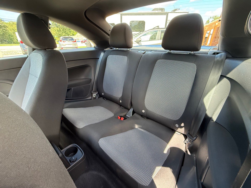 2018 Volkswagen Beetle Image 6