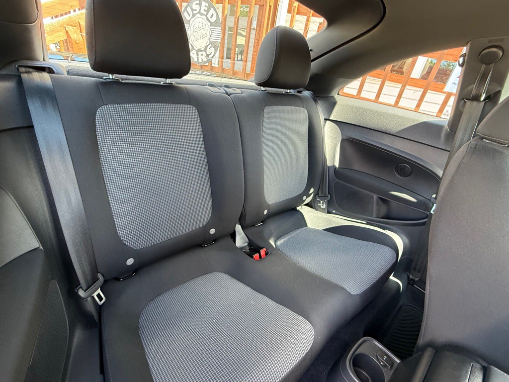 2018 Volkswagen Beetle Image 9