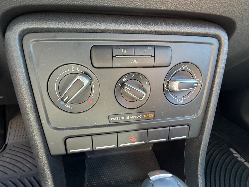 2018 Volkswagen Beetle Image 13