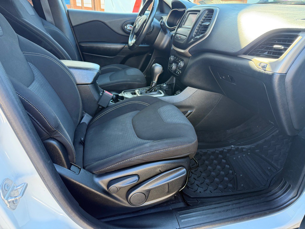 2016 Jeep Cherokee Image 7