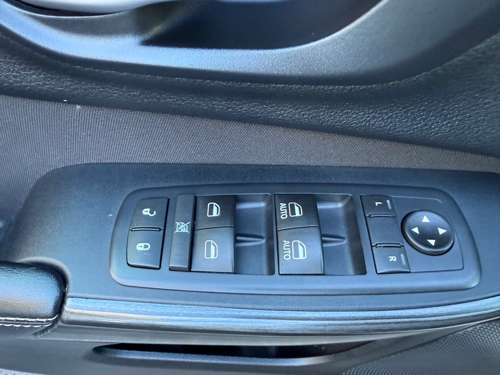 2016 Jeep Cherokee Image 12