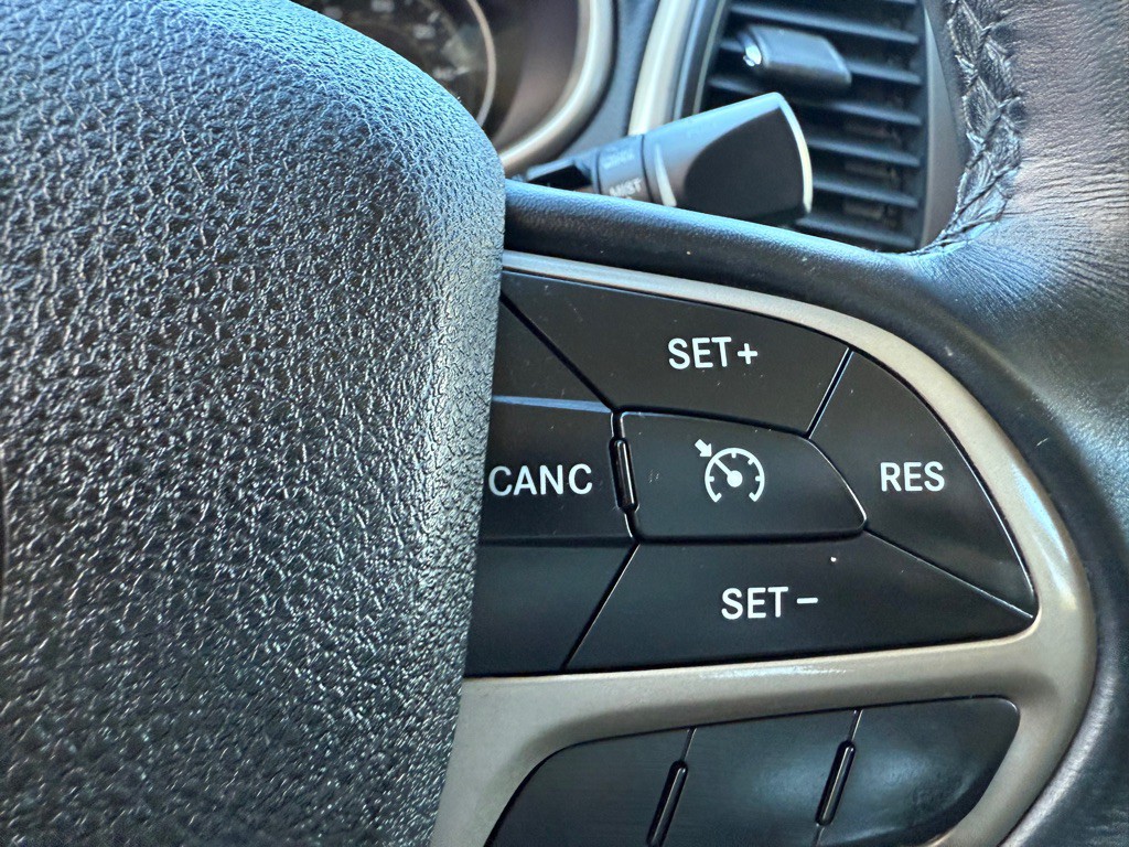 2016 Jeep Cherokee Image 14