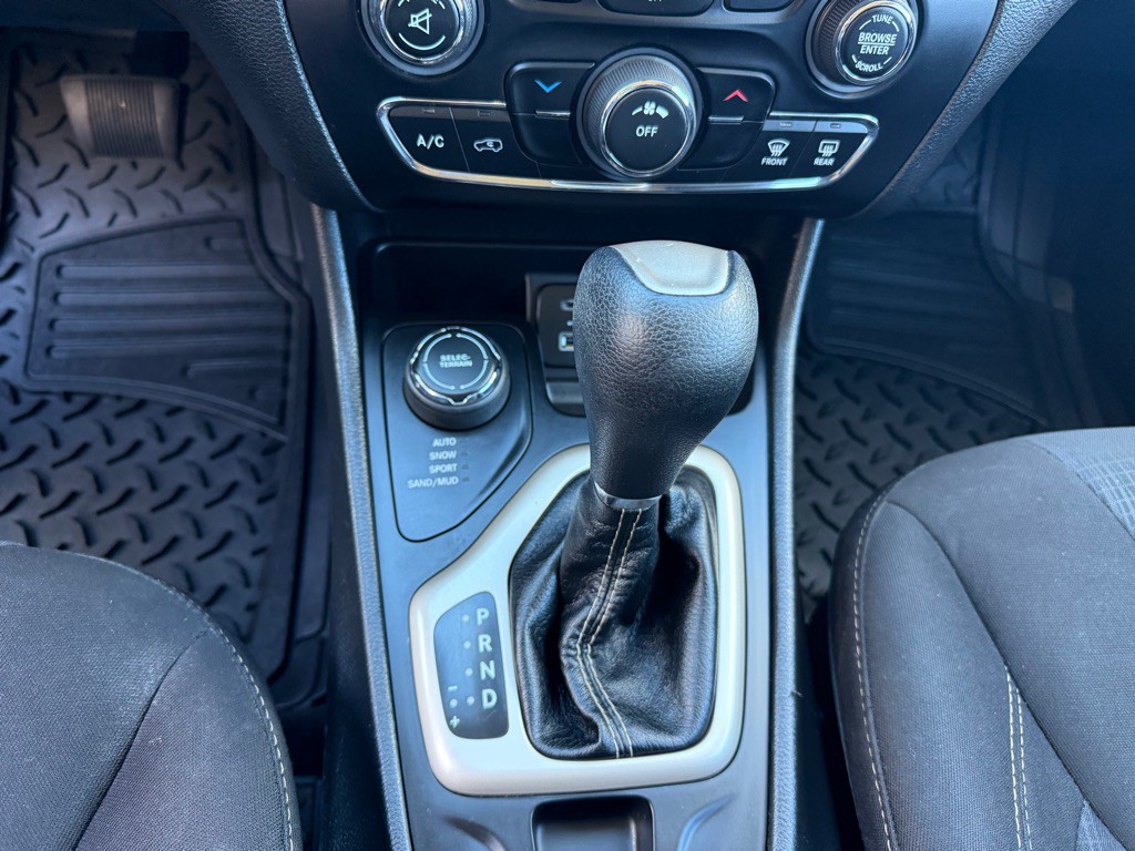 2016 Jeep Cherokee Image 15