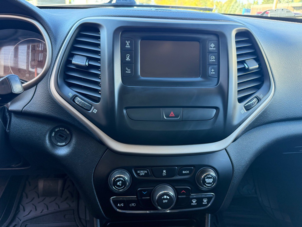 2016 Jeep Cherokee Image 16