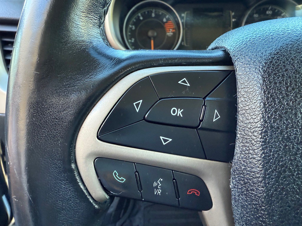 2016 Jeep Cherokee Image 17