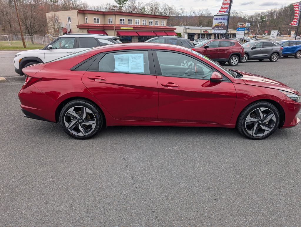 2023 Hyundai Elantra Image 2