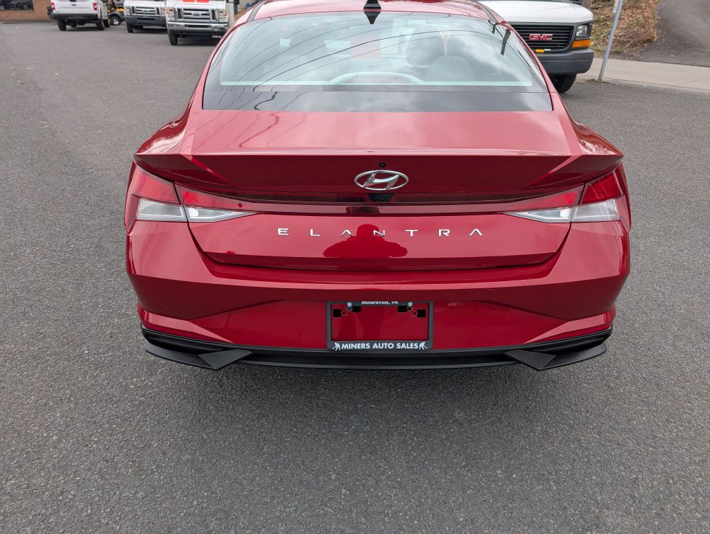 2023 Hyundai Elantra Image 3
