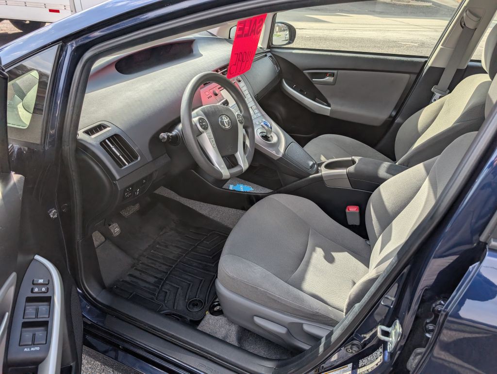 2013 Toyota Prius Image 6