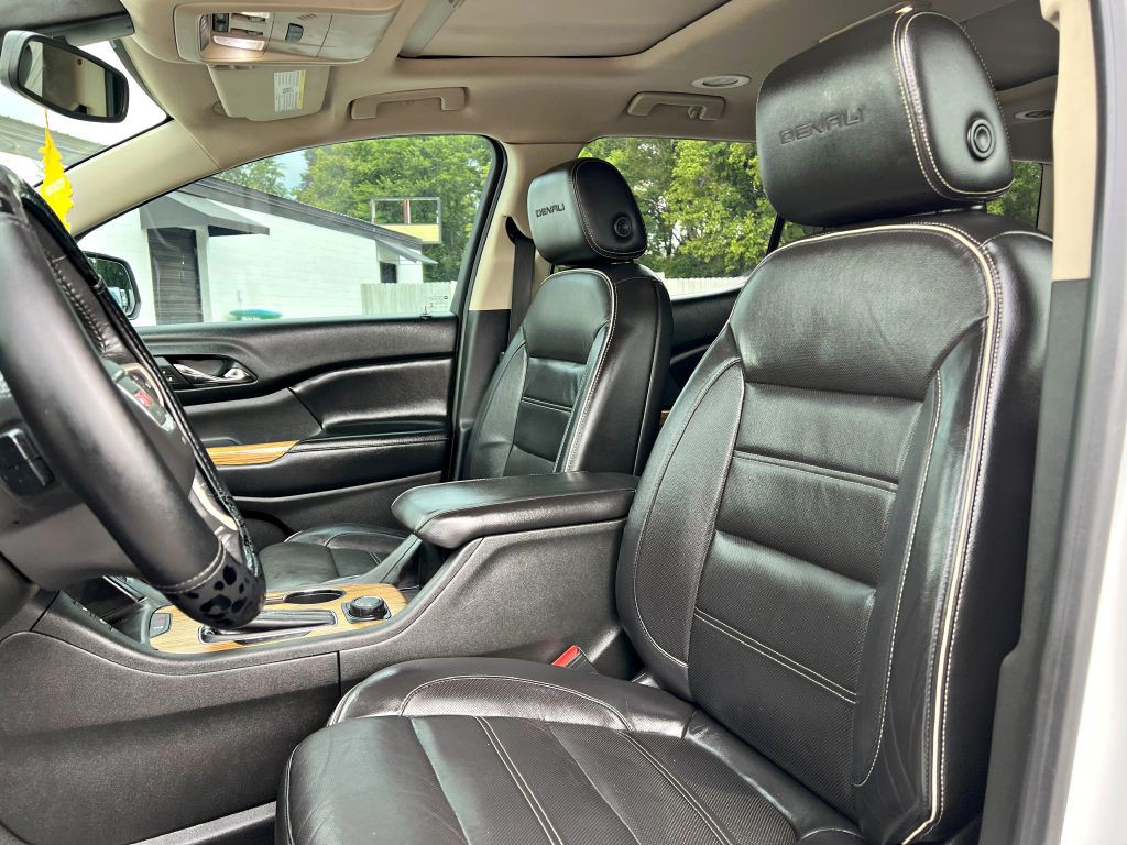 2017 GMC Acadia Image 9