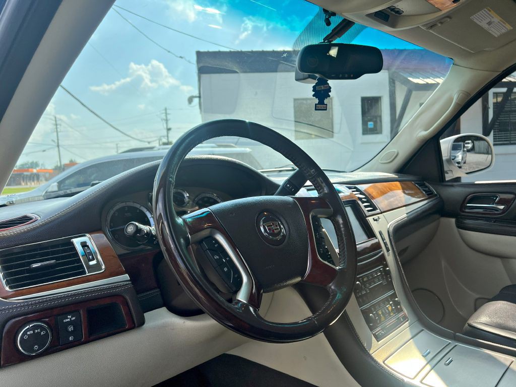 2012 Cadillac Escalade Image 8