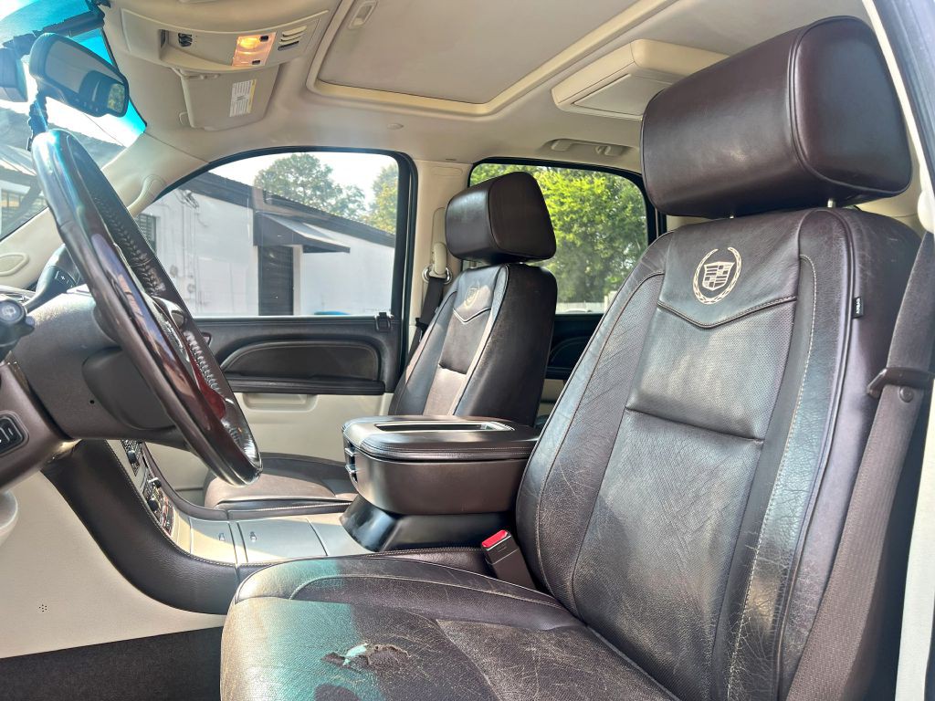 2012 Cadillac Escalade Image 9