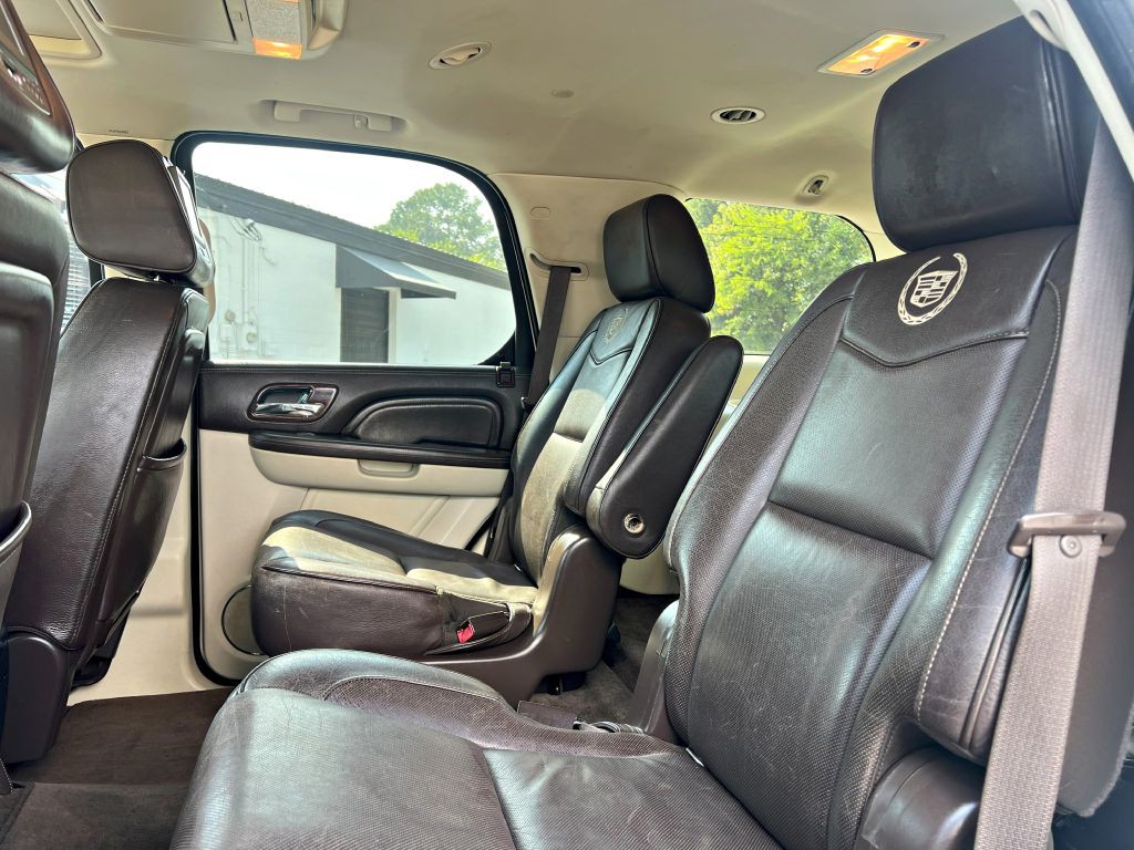 2012 Cadillac Escalade Image 11
