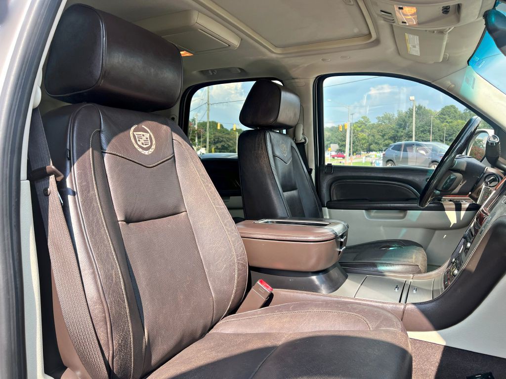2012 Cadillac Escalade Image 16