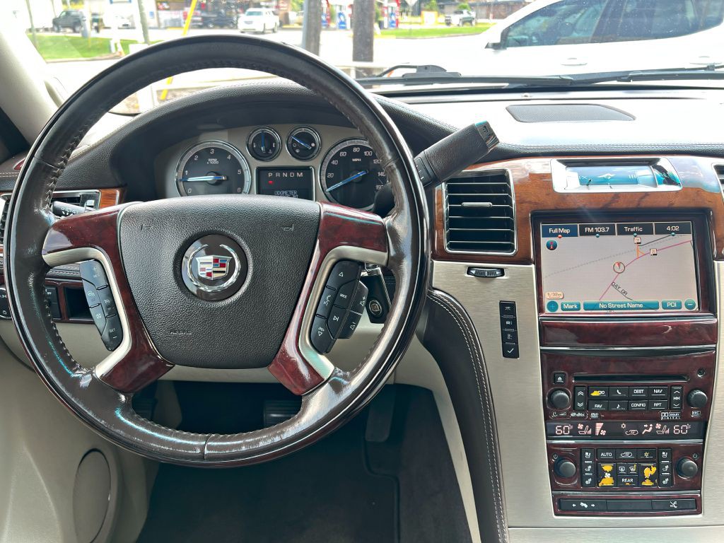 2012 Cadillac Escalade Image 18