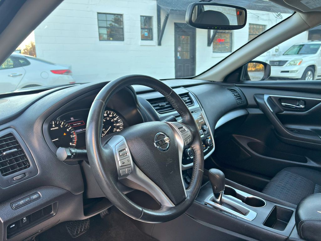 2016 Nissan Altima Image 8