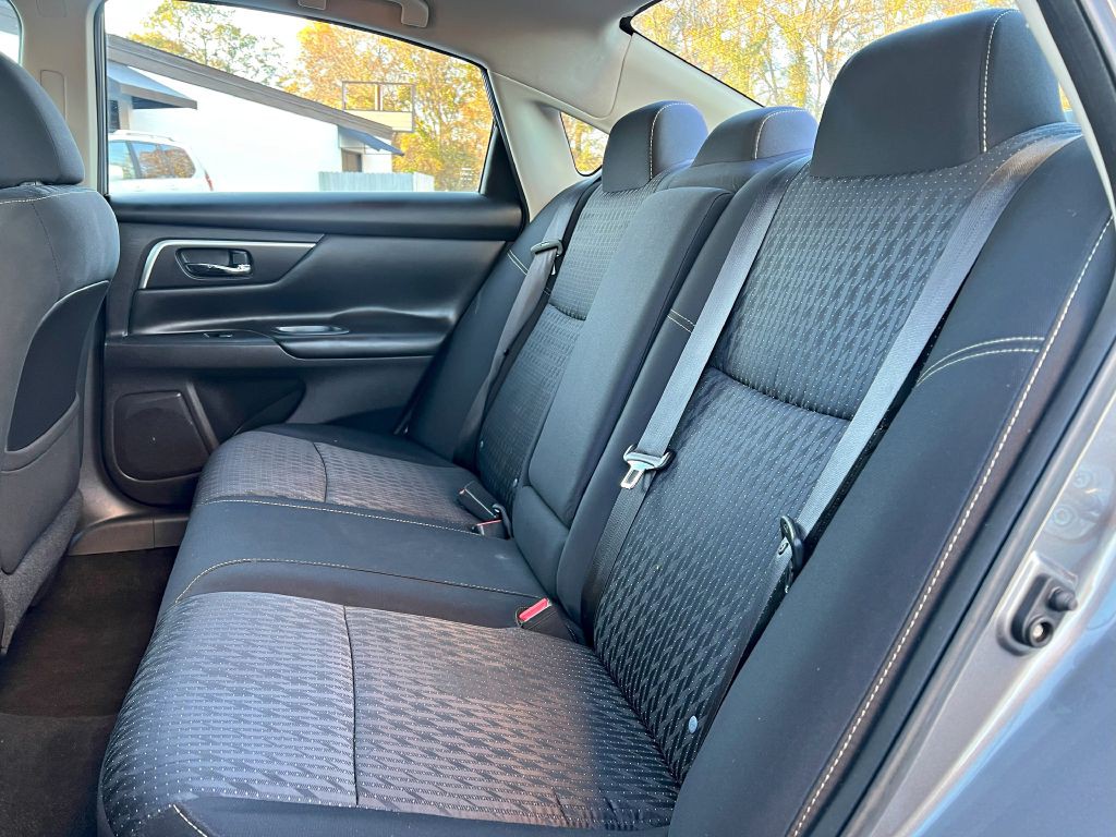 2016 Nissan Altima Image 11