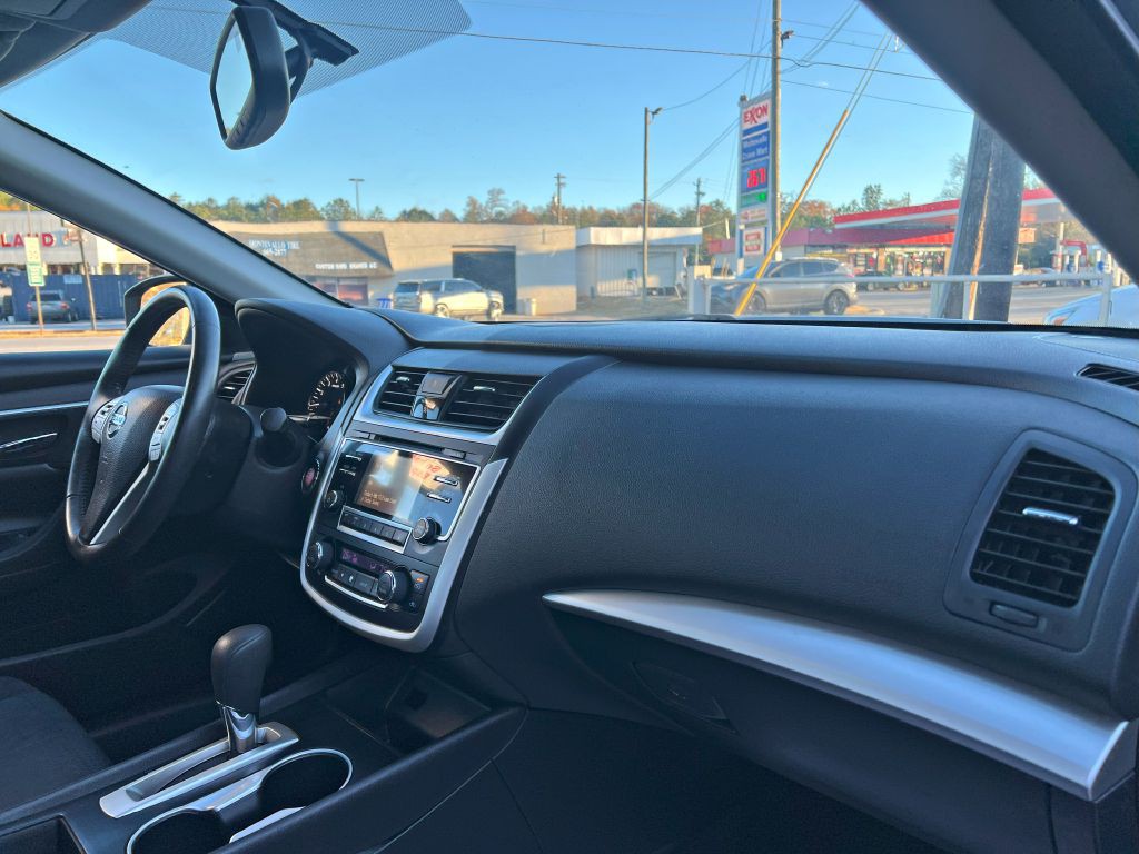 2016 Nissan Altima Image 14