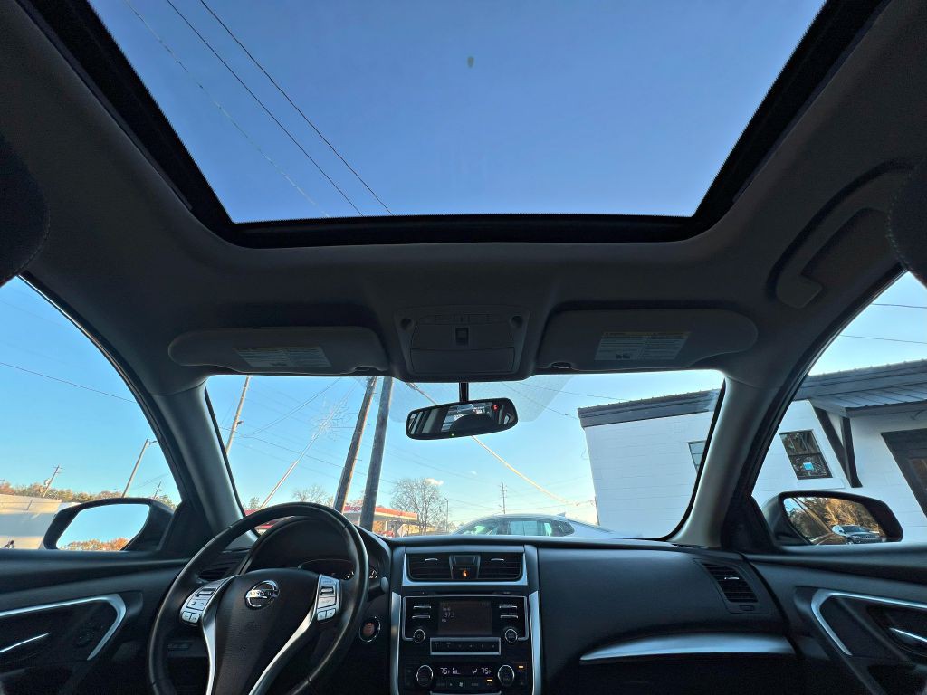 2016 Nissan Altima Image 16