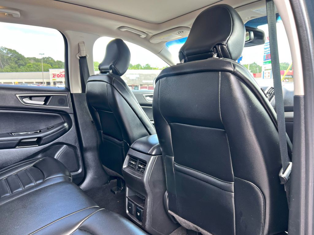 2019 Ford Edge Image 12