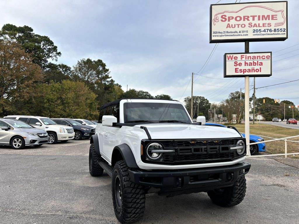 2022 Ford Bronco Image 1