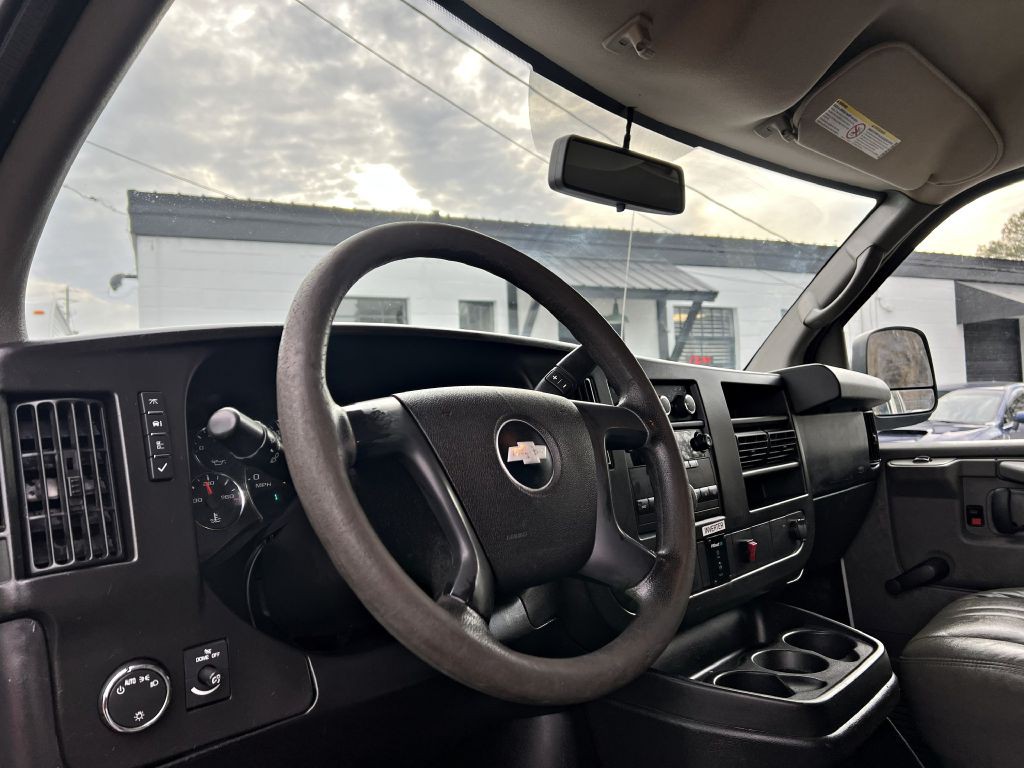 2013 Chevrolet Express Image 8