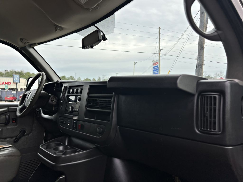 2013 Chevrolet Express Image 10