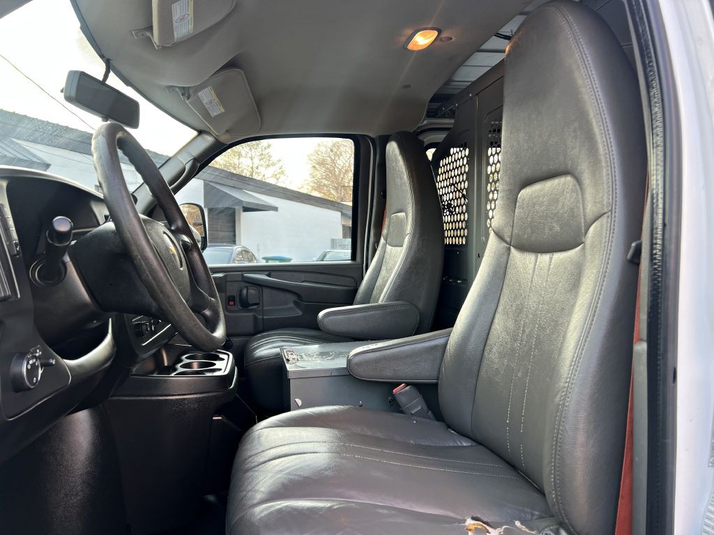 2013 Chevrolet Express Image 9