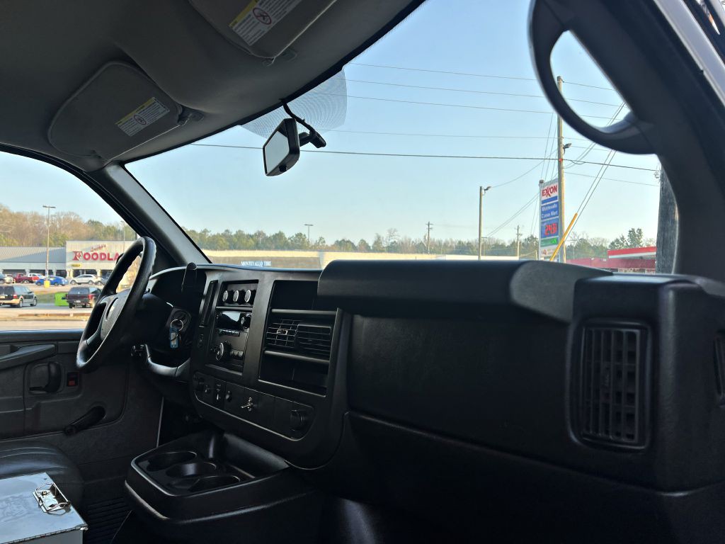 2013 Chevrolet Express Image 10