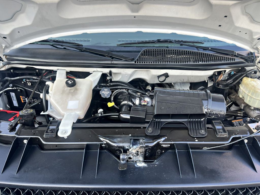 2013 Chevrolet Express Image 17