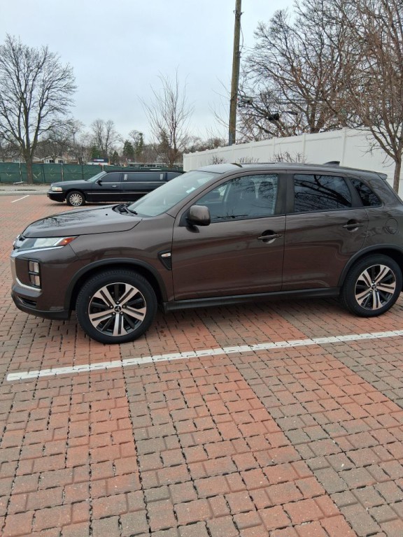 2020 Mitsubishi Outlander Image 2