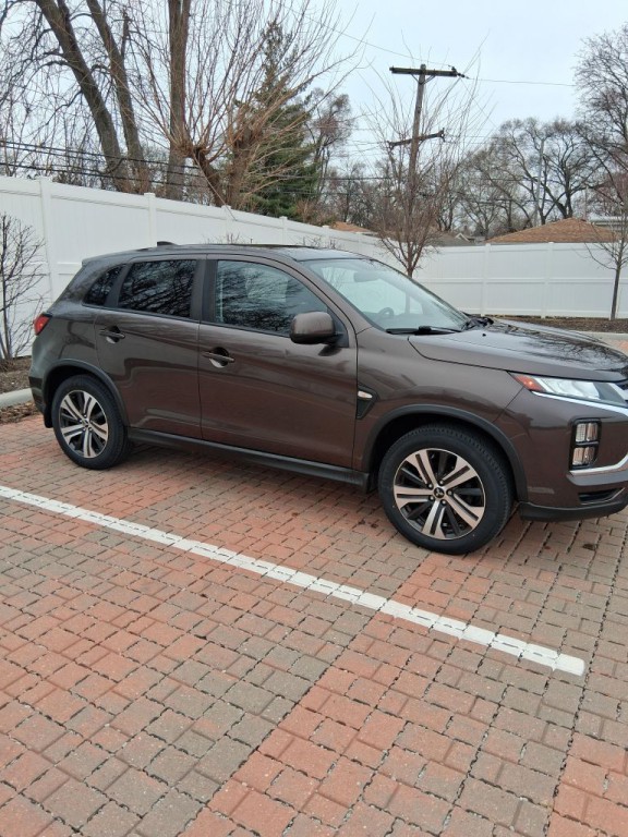 2020 Mitsubishi Outlander Image 3