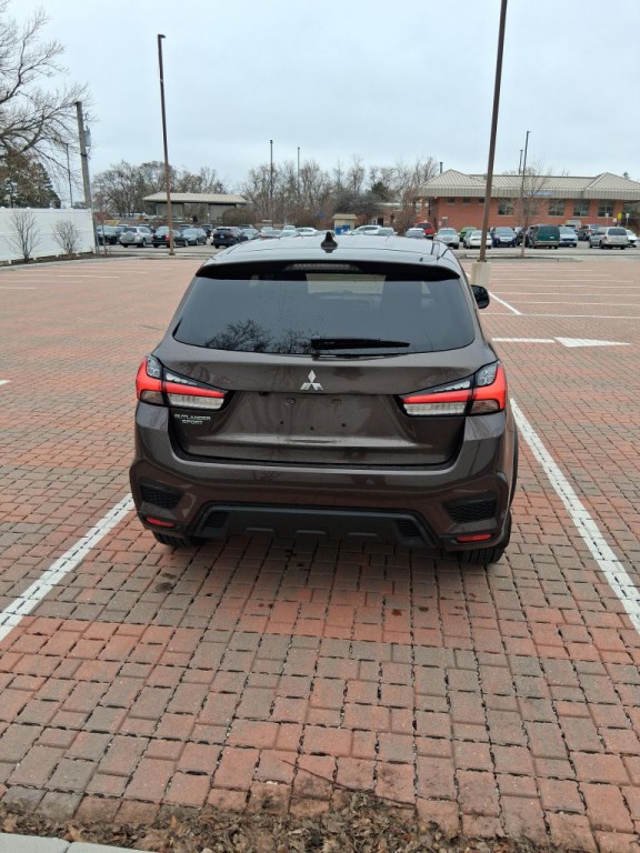 2020 Mitsubishi Outlander Image 4