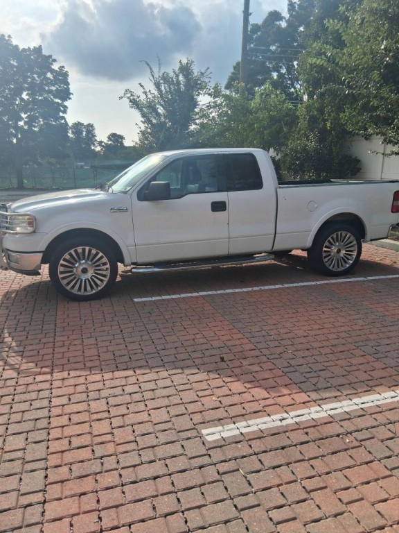 2004 Ford F-150 Image 2