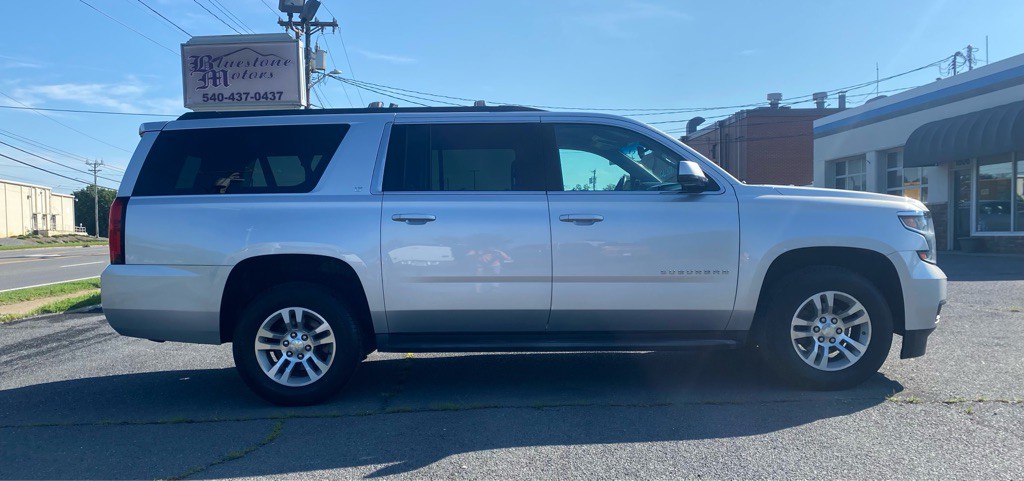 2015 Chevrolet Suburban Image 2