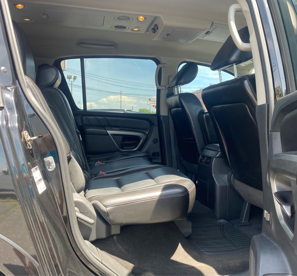 2015 Nissan Armada Image 9